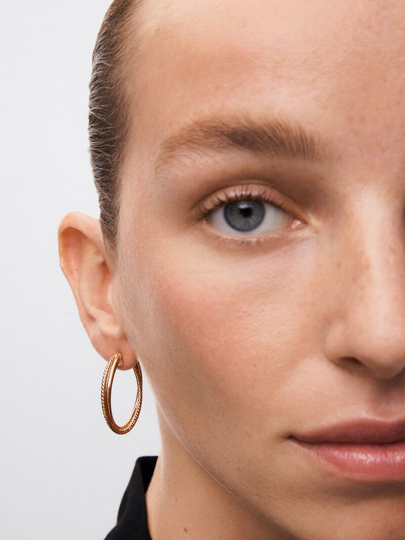 18kt Rose Gold Large Crossed Hoop Earrings image number 1