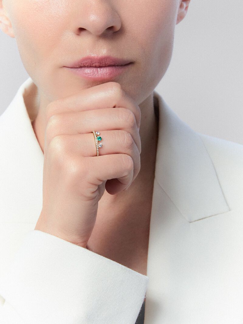 18K Yellow Gold Ring with Emerald and Diamonds image number 1