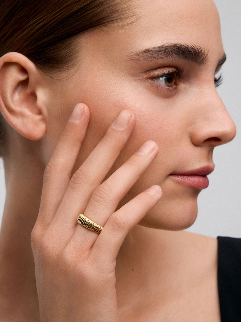 18K Yellow Gold Fluted Ring image number 3