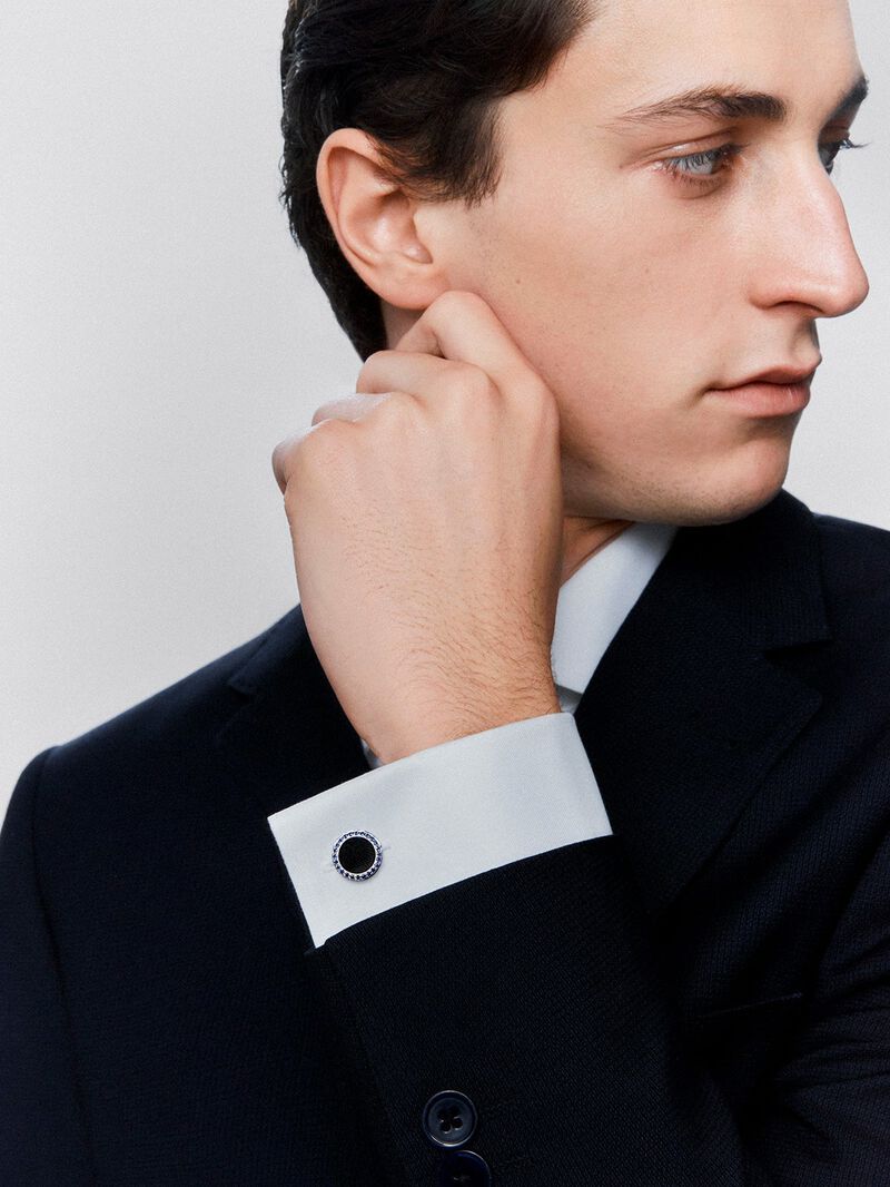 925 silver cufflinks with 2 onyx with a total of 4.24 cts and 48 brilliant-cut blue sapphires with a total of 0.68 cts image number 1