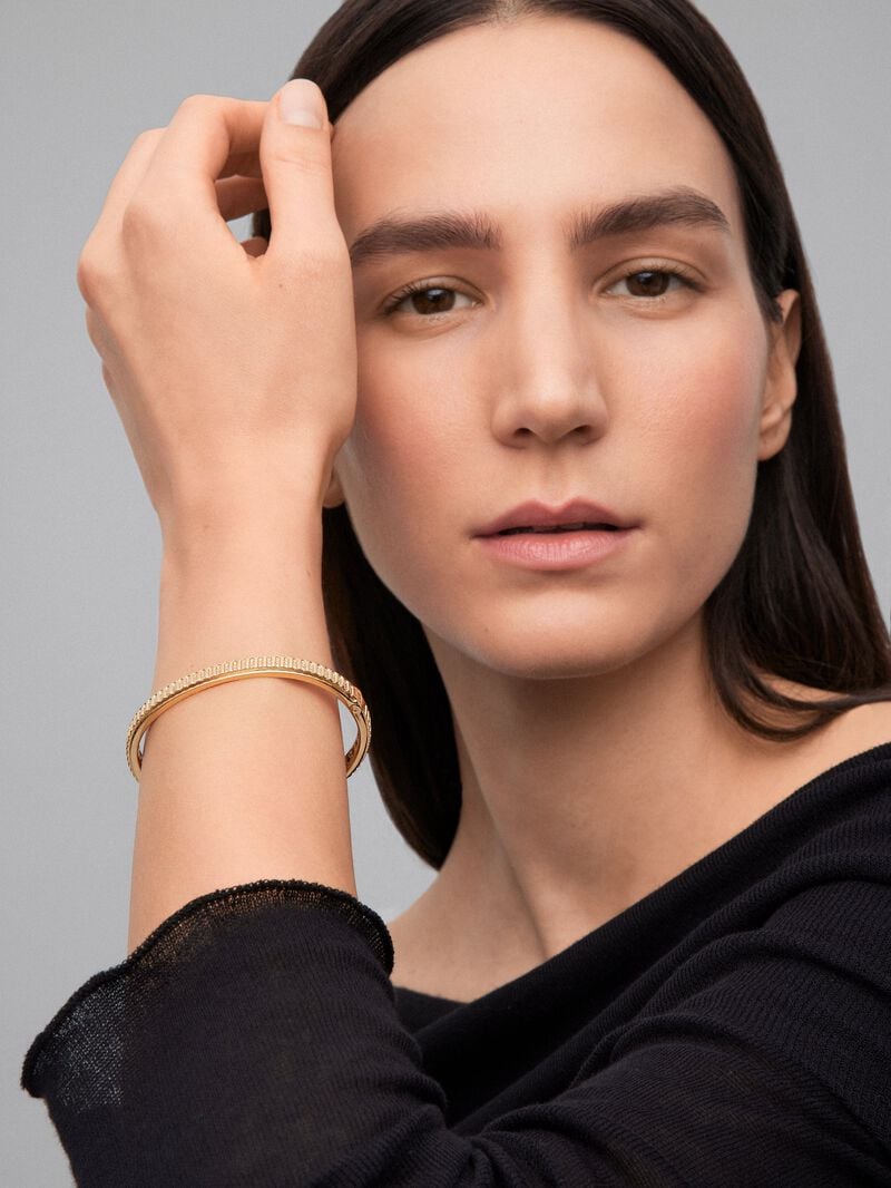 Rigid 18K yellow gold bracelet with 123 brilliant-cut diamonds with a total of 0.3 cts image number 1
