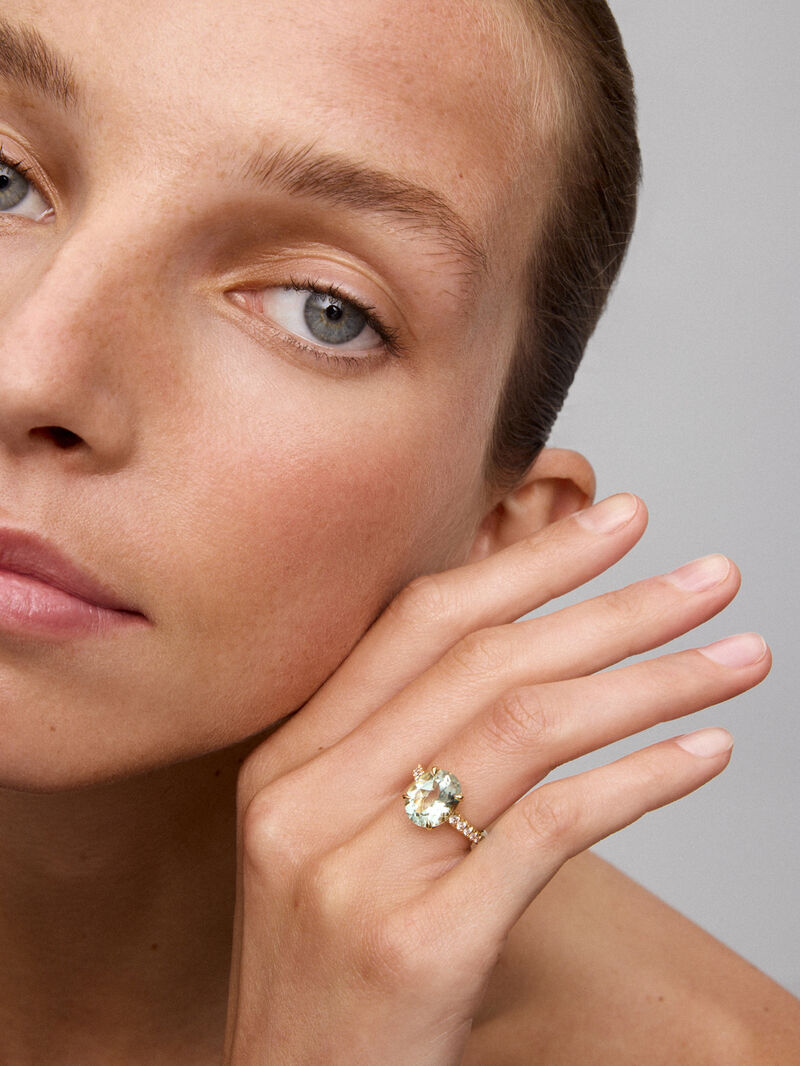 18K yellow gold ring with oval-cut green amethyst of 4.34 cts and 12 brilliant-cut diamonds with a total of 0.29 cts image number 3