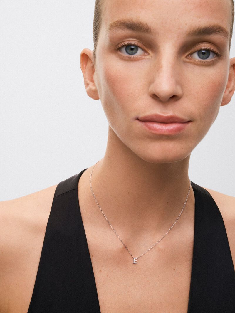 Pendant chain with small initial in 18K white gold and diamonds image number 0
