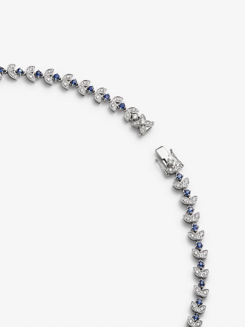 18K white gold necklace with a cushion-cut cornflower blue sapphire of 3.51 cts, 58 brilliant-cut blue sapphires with a total of 4.32 cts and 393 brilliant-cut diamonds with a total of 3.58 cts image number 4