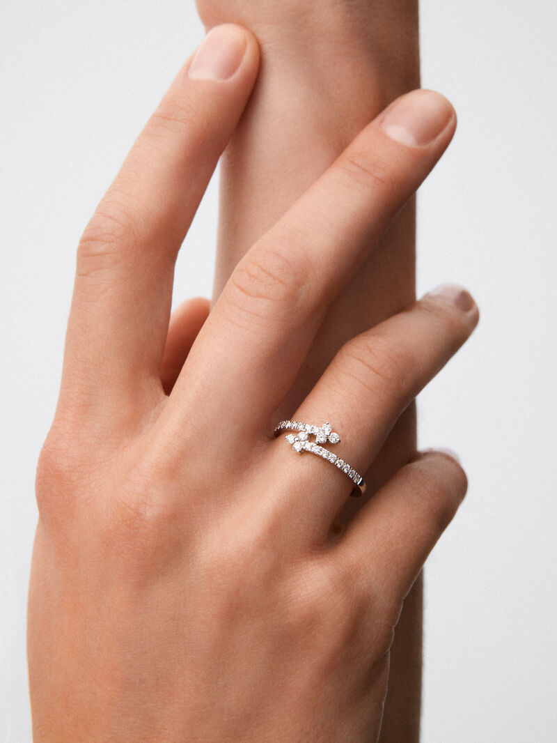 You and me ring in 18K white gold with 22 brilliant-cut diamonds with a total of 0.17 cts image number 3
