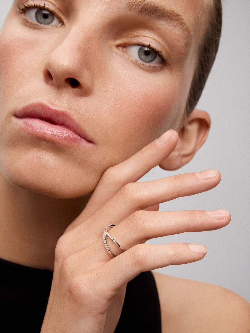 18K white gold cross ring with 33 brilliant-cut diamonds with a total of 0.2 cts image number 1