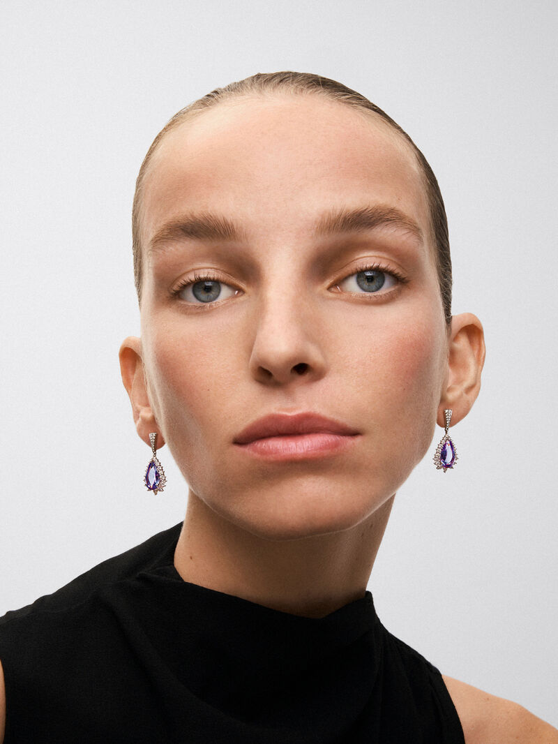 18kt white gold teardrop earrings with pear cut pink sapphires of 7.62 carats and diamonds. image number 1