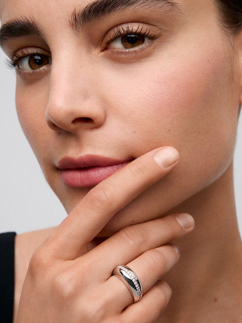 18K White Gold Ring with Brilliant-Cut Pavé Diamonds image number 1