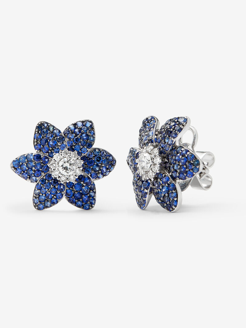 18kt white gold flower earrings with diamonds and blue sapphires image number 0