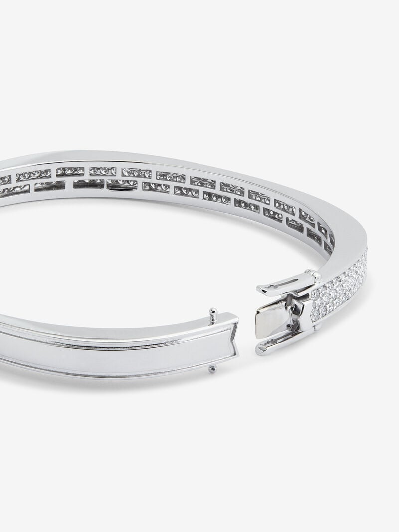 18K White Gold Rigid Bracelet with Brilliant-Cut Pavé Diamonds image number 4
