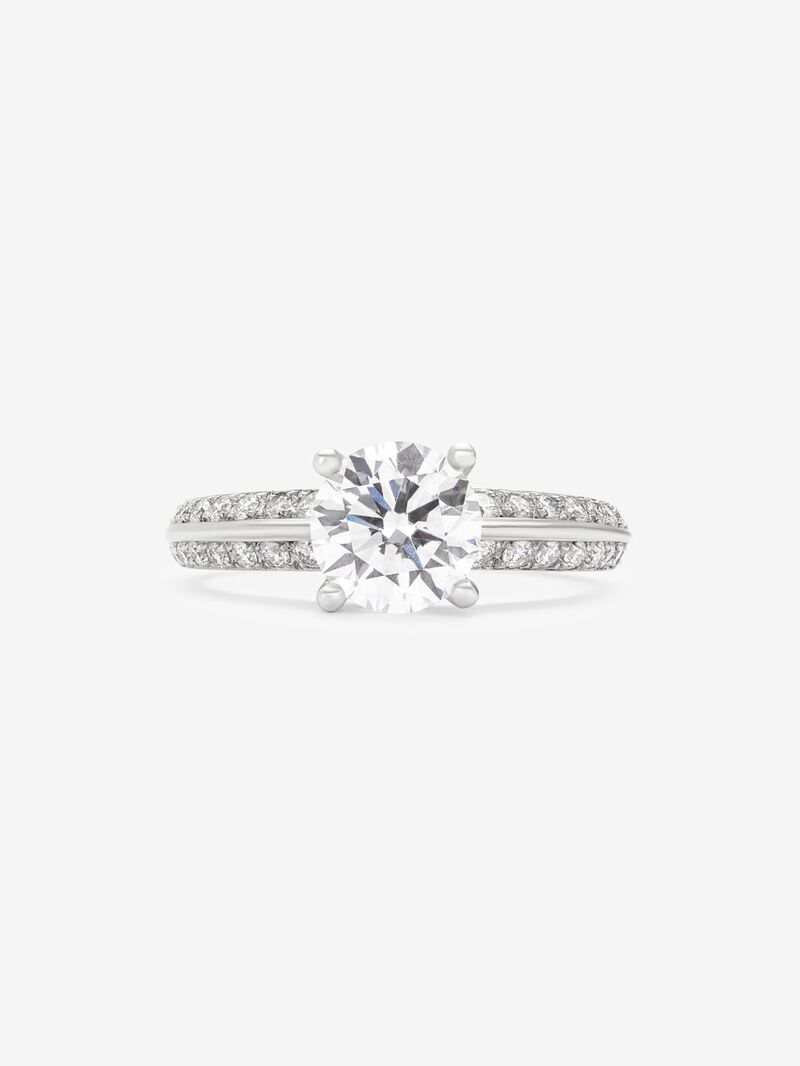 Solitaire ring in 18K white gold with a 1.5-carat central diamond and additional brilliant-cut diamonds totaling 0.33 cts image number 2