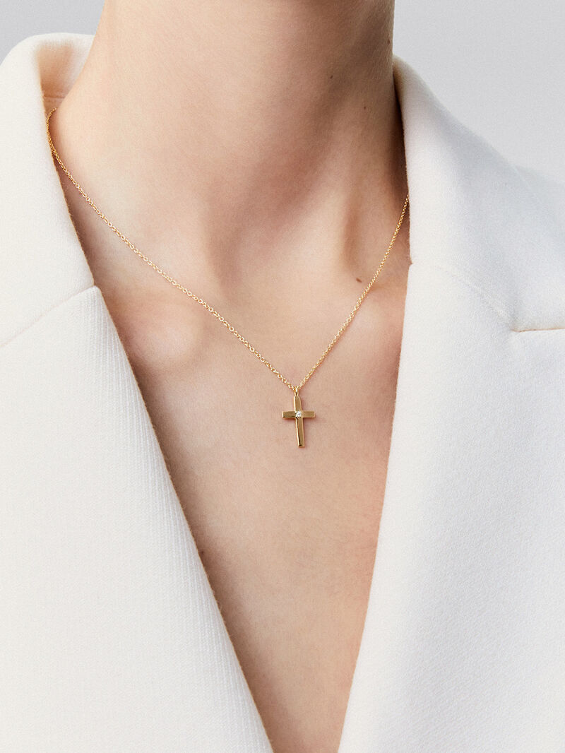 Pendant chain with medium cross in 18K yellow gold image number 3