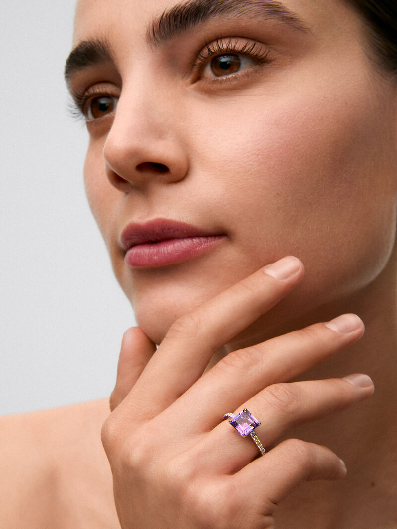 18K white gold ring with radiant cut purple amethyst of 1.79 cts and 18 brilliant cut diamonds with a total of 0.18 cts image number 3