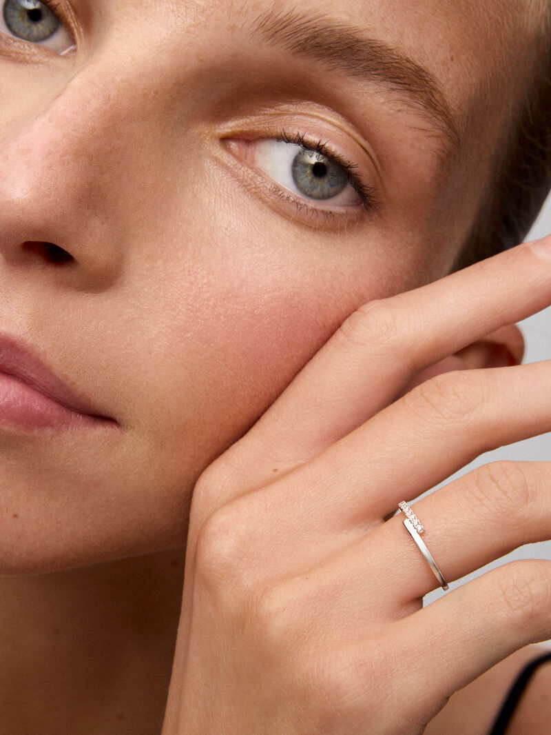 You and me ring in 18K white gold with 11 brilliant-cut diamonds with a total of 0.1 cts image number 1