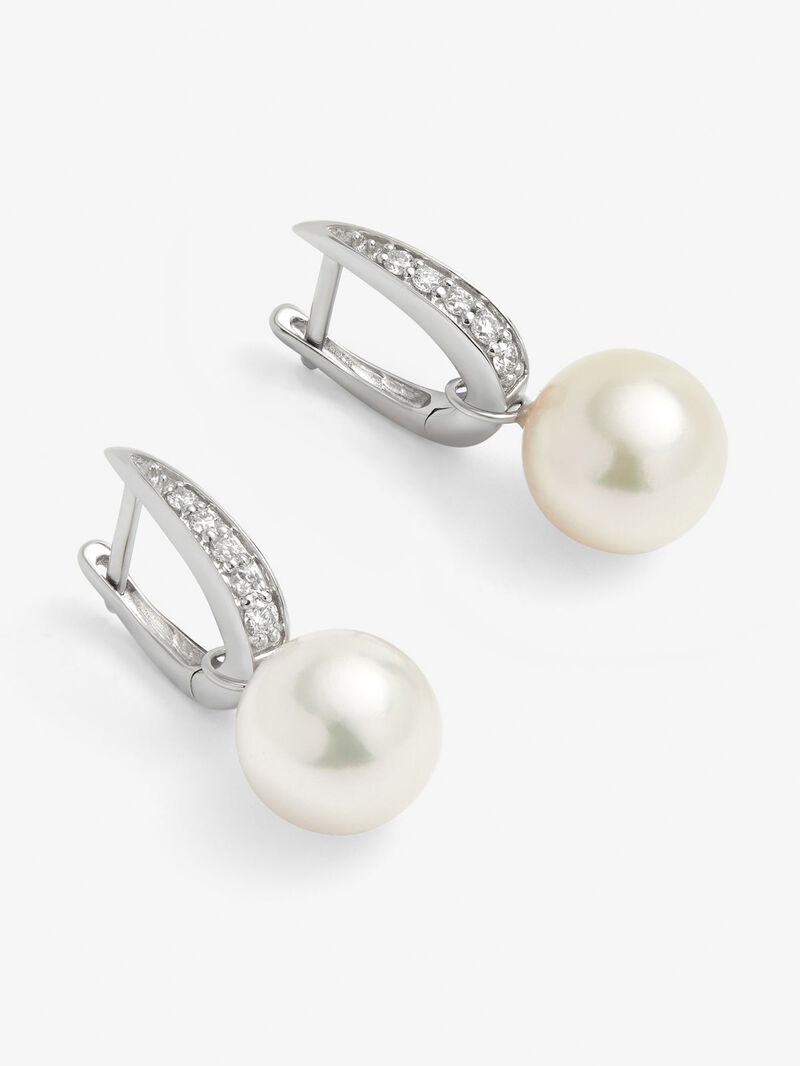 18K white gold earrings with 2 9.5mm pearls and 10 brilliant-cut diamonds with a total of 0.12 cts image number 2