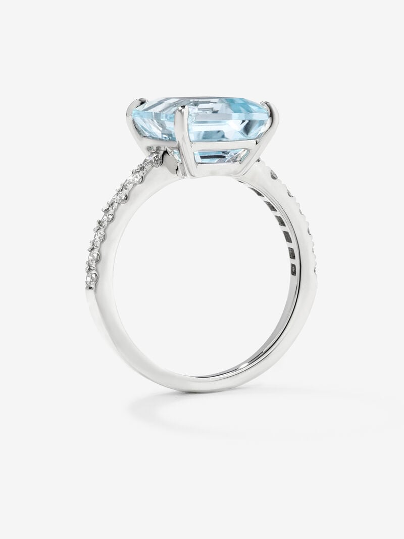 18K White Gold Ring with Sky Azul Top image number 4