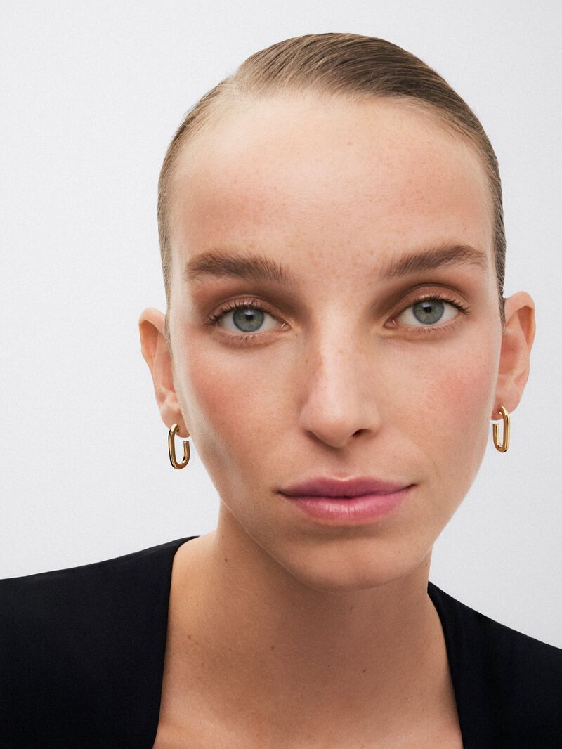 Short forza chain earrings in 18k yellow gold. image number 3