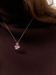 Colgante cruz y corazón de oro rosa de 18kt con diamantes y zafiros rosas, PT22031-OROBDZR