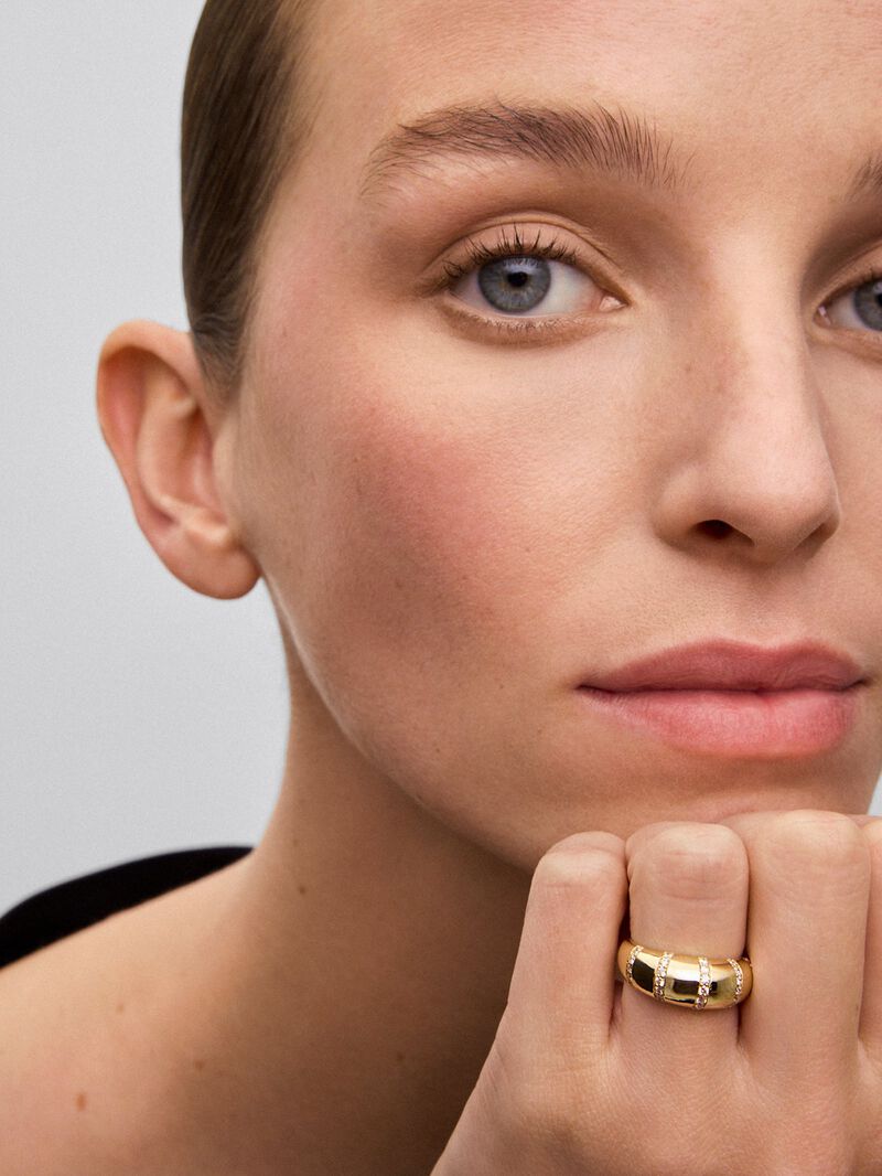 18K Yellow Gold Ring with Brilliant-Cut Pavé Diamonds image number 1
