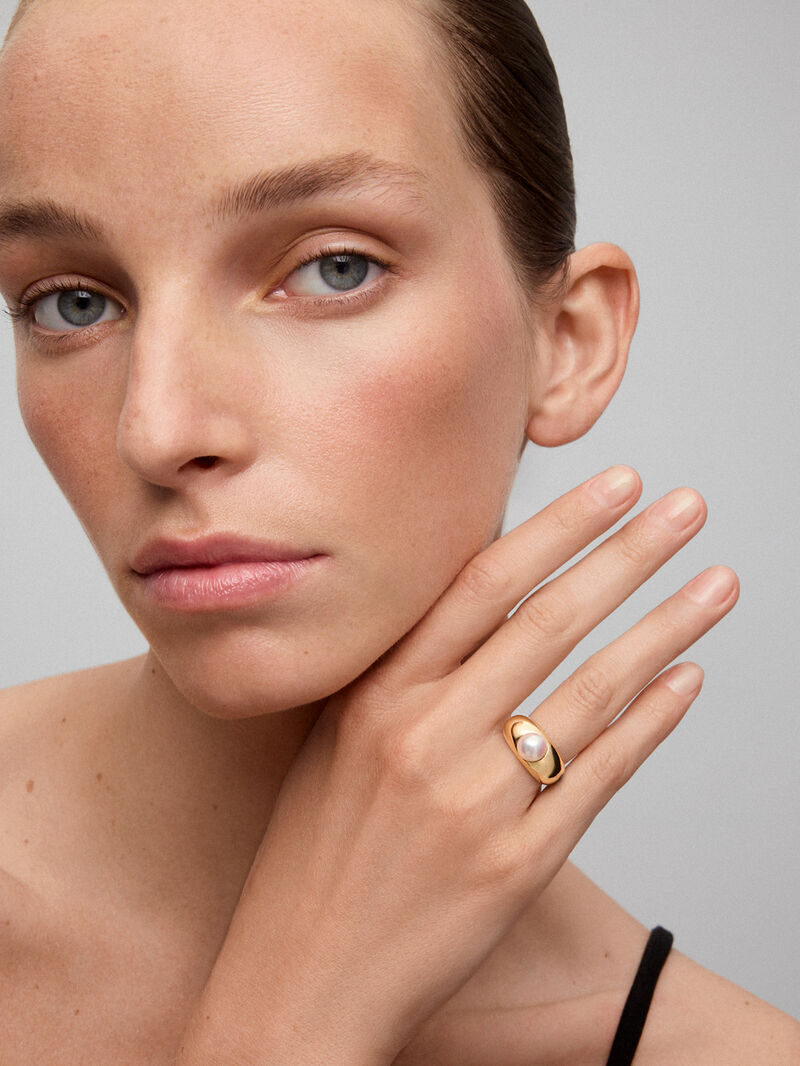 18K yellow gold ring with 8mm akoya pearl image number 1