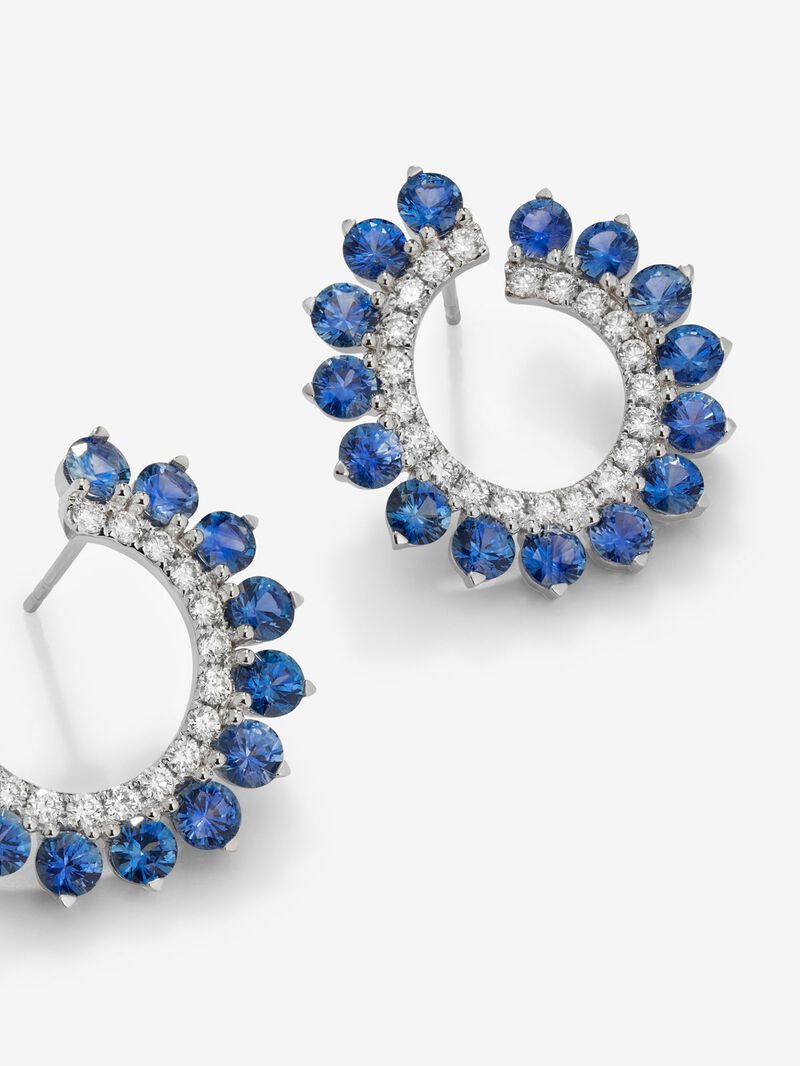 18K white gold hoop earrings with 30 brilliant-cut blue sapphires with a total of 5.85 cts and 42 brilliant-cut diamonds with a total of 1 cts image number 2