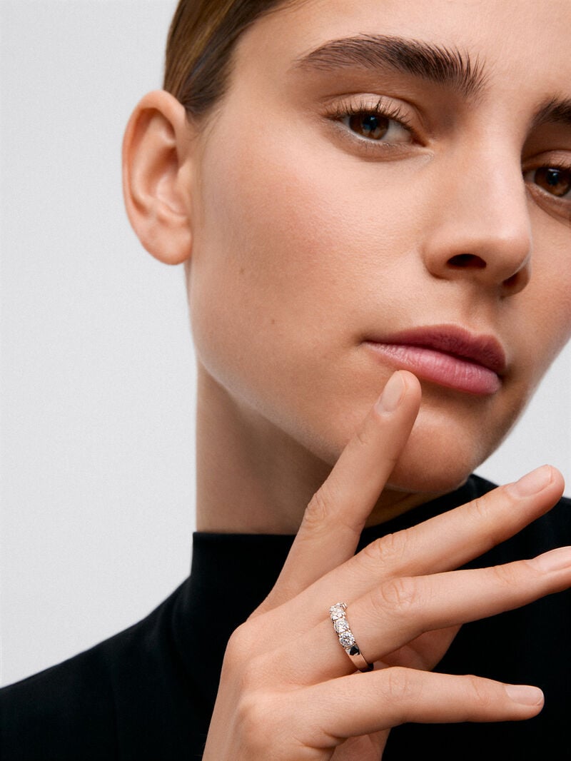 Half ring in 18K white gold with 7 brilliant-cut diamonds with a total of 1.77 cts image number 1