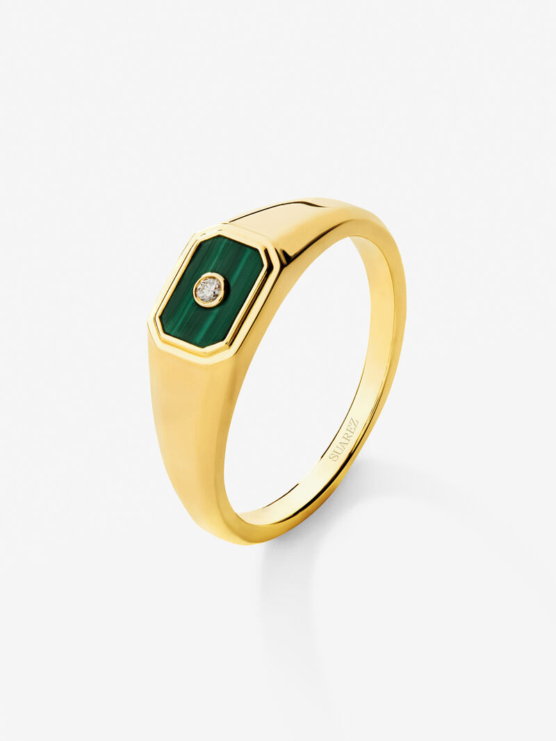 Small 18K yellow gold signet ring with 0.2 ct green malachite and 0.01 ct brilliant cut diamond image number 0