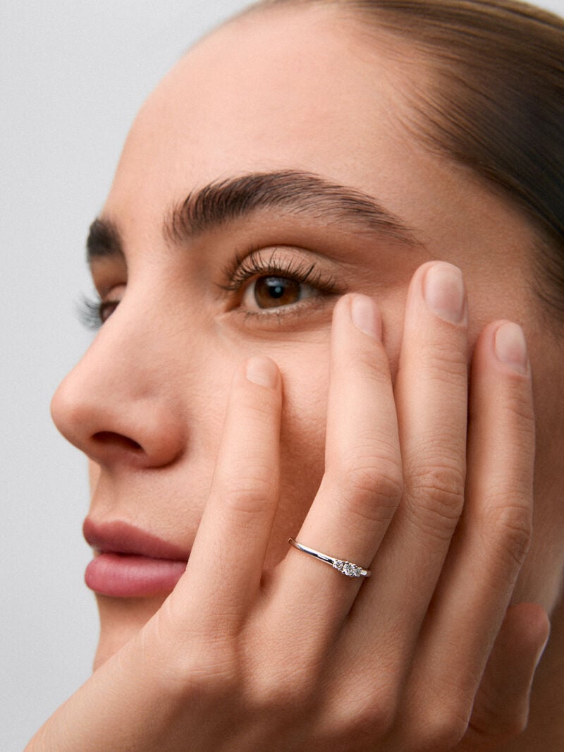 18K White Gold Trilogy Ring with Diamonds image number 3