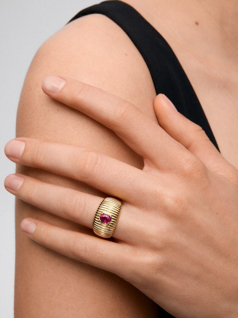 18K Yellow Gold Fluted Ring with Oval Cut Ruby image number 3