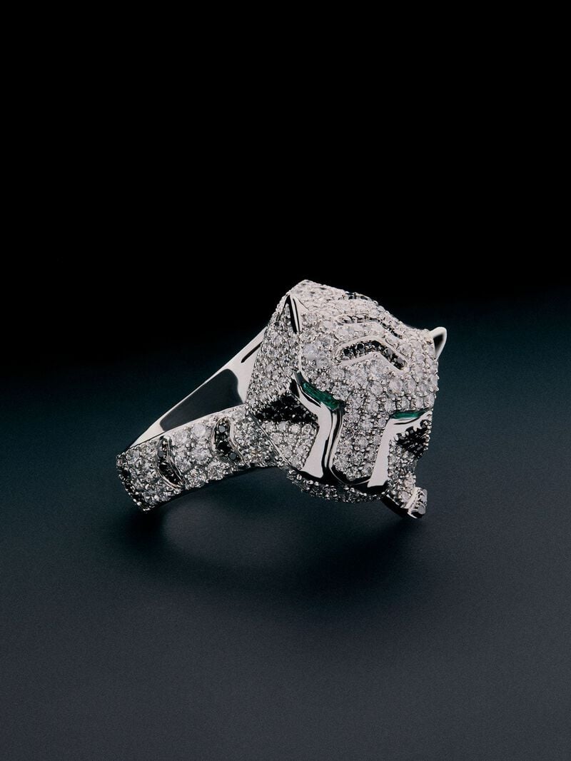 18K white gold ring with 278 brilliant-cut white diamonds with a total of 1.87 cts, 55 brilliant-cut black diamonds with a total of 0.25 cts, and 2 trapezoid-cut emeralds with a total of 0.13 tiger shaped cts image number 2