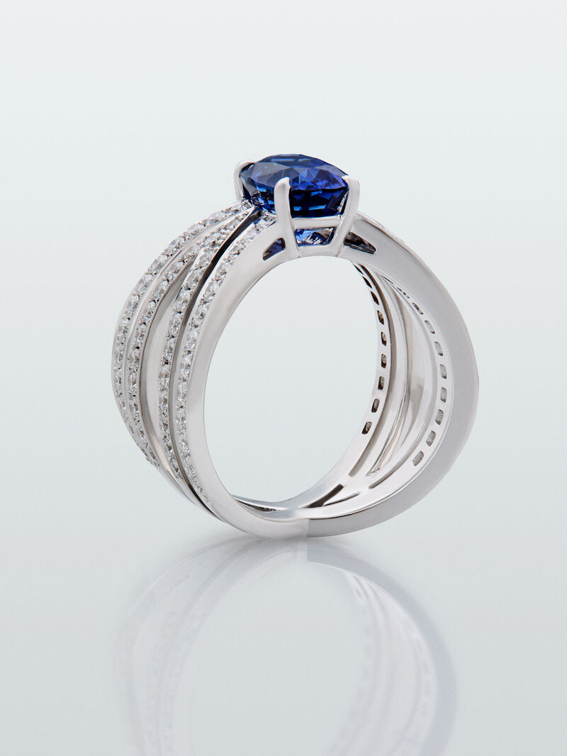 18K white gold multi-arm ring with oval-cut blue sapphire of 2.47 cts and brilliant-cut diamonds with a total of 1.09 cts image number 4