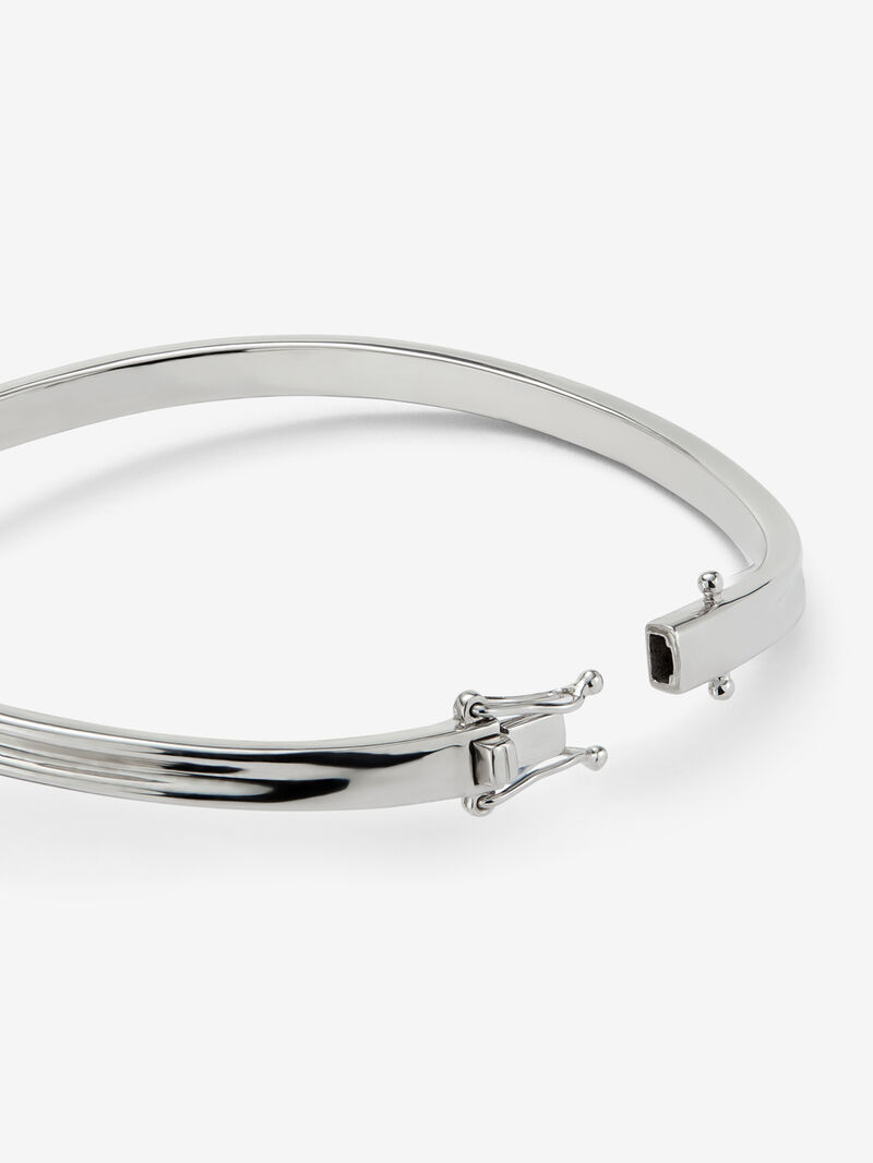 18K white gold bracelet with two central emeralds totaling 0.24 cts, diamond pavé, and a maple leaf design. image number 4