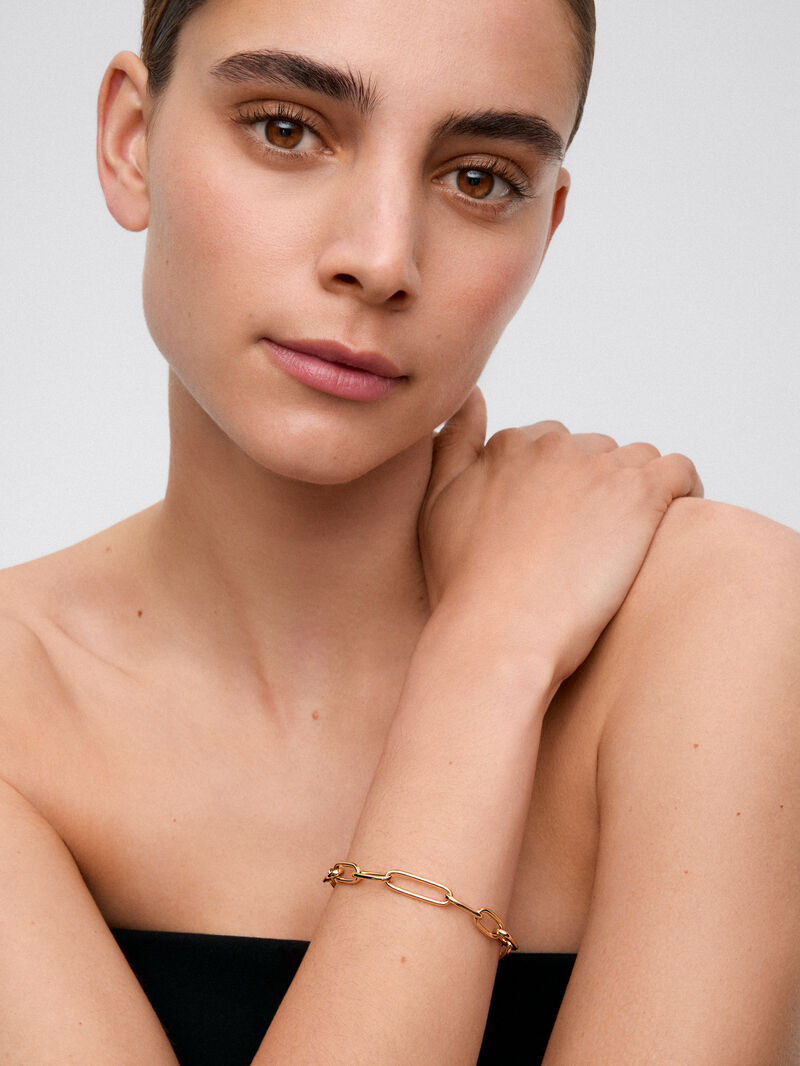 Medium link bracelet made of 18K yellow gold image number 1