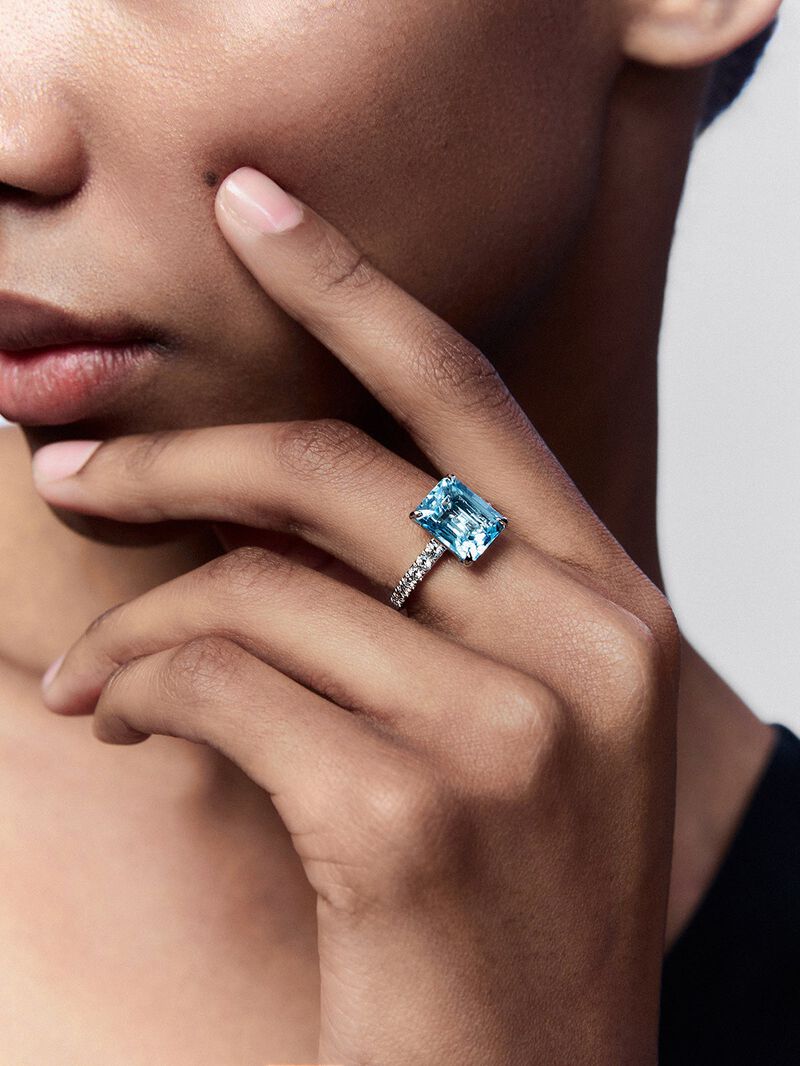 18K White Gold Ring with Sky Azul Top image number 3