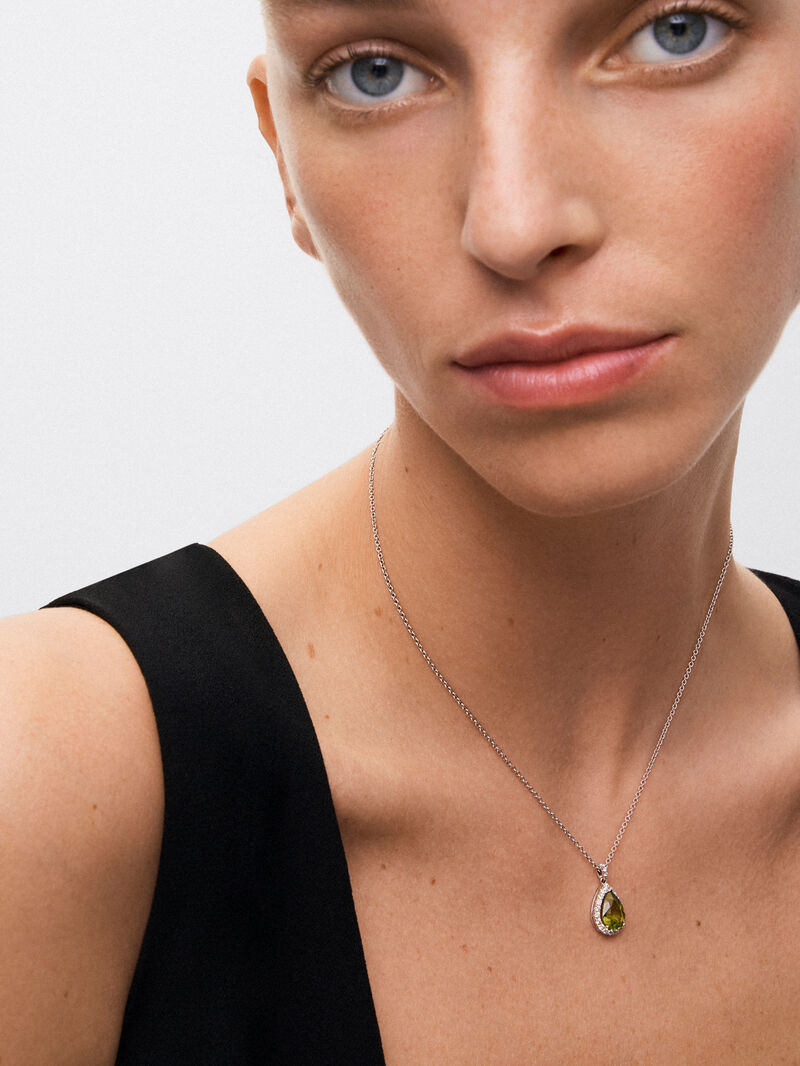 18K white gold pendant with pear-cut green peridot of 2.58 cts and 33 brilliant-cut diamonds with a total of 0.36 cts image number 3