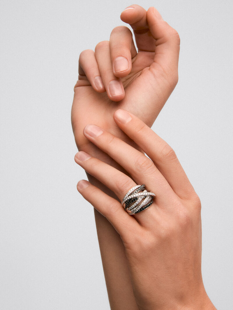 18K white gold multi-arm ring with 111 brilliant-cut white diamonds with a total of 2.67 cts and 74 brilliant-cut black diamonds with a total of 1.15 cts image number 3