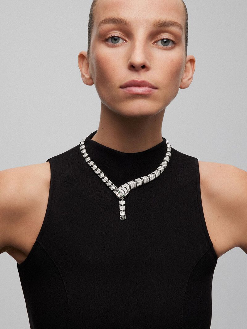 Rigid 18K white gold necklace with 1325 brilliant-cut white diamonds with a total of 19.09 cts, 453 brilliant-cut black diamonds with a total of 3.61 cts, and 2 trapezoid-cut emeralds with a total of 0. 13 cts in the shape of a tiger image number 2