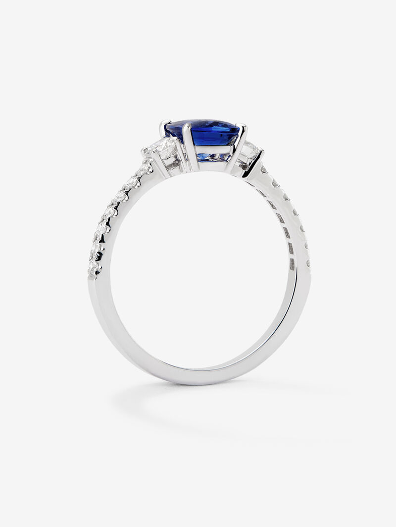 18K white gold triple ring with cushion-cut royal blue sapphire of 1.15 cts and brilliant-cut diamonds with a total of 0.37 cts image number 2