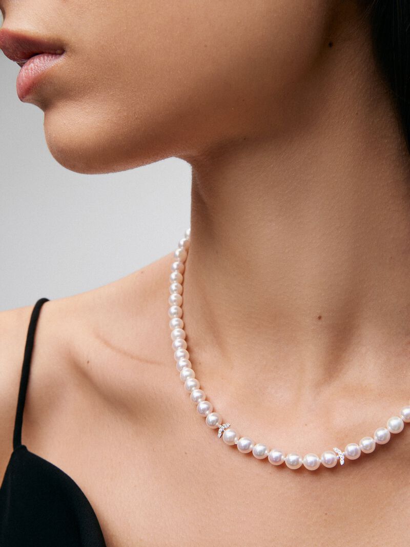 18K white gold necklace with akoya pearls image number 2