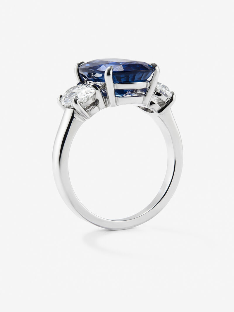 18K white gold triple ring with oval-cut blue sapphire of 6.02 cts and 2 oval-cut diamonds with a total of 1.4 cts image number 4
