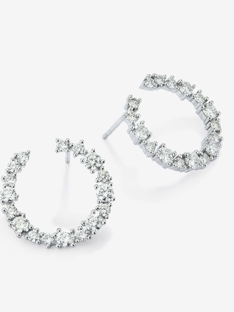 18K white gold hoop earrings with 34 brilliant-cut diamonds with a total of 1.84 cts image number 2