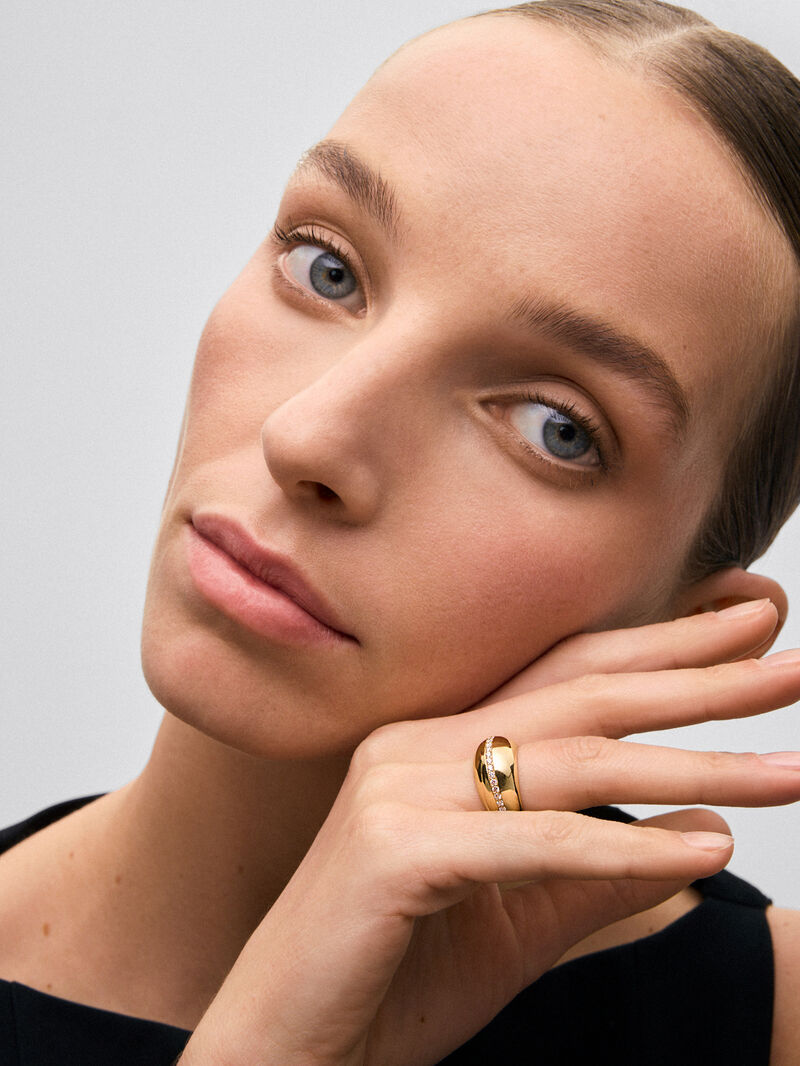 18K Yellow Gold Ring with Brilliant-Cut Pavé Diamonds image number 1