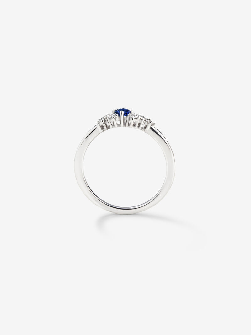 18K white gold ring with sapphire and diamonds. image number 4