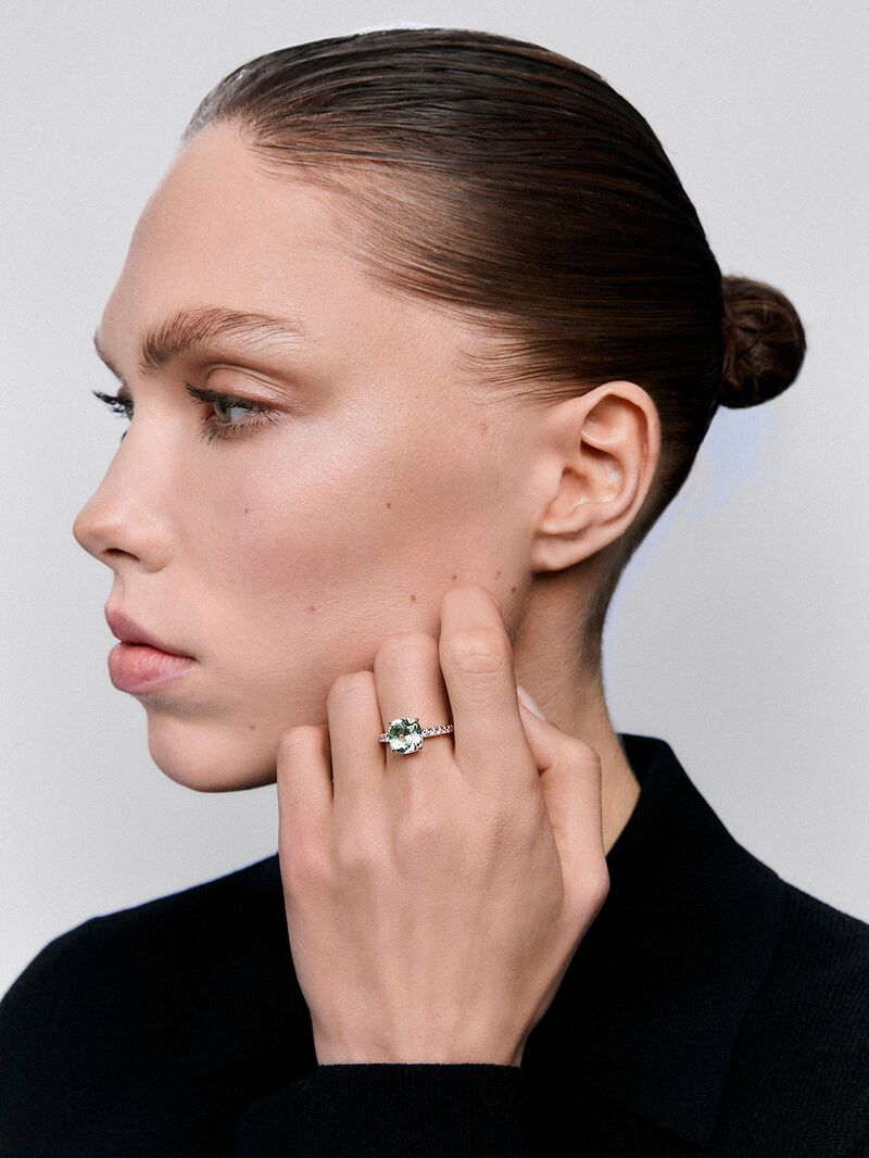 18K rose gold ring with cushion-cut green amethyst of 2.68 cts and 12 brilliant-cut diamonds with a total of 0.29 cts image number 1