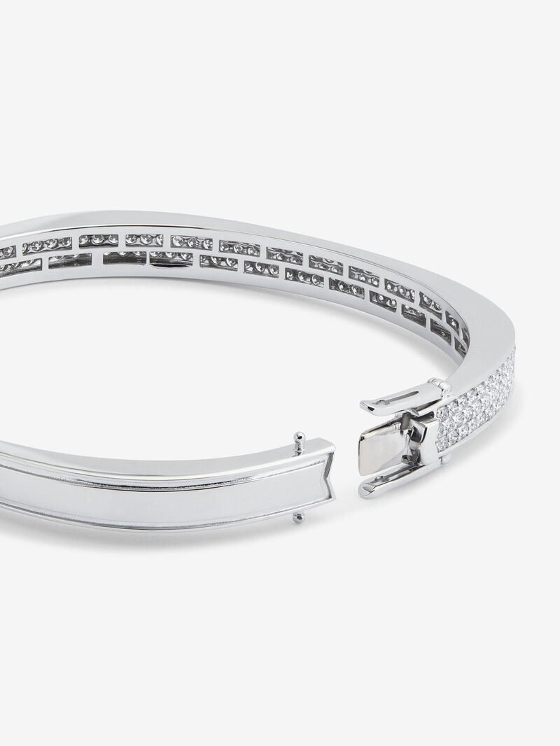 18K White Gold Rigid Bracelet with Brilliant-Cut Pavé Diamonds image number 4