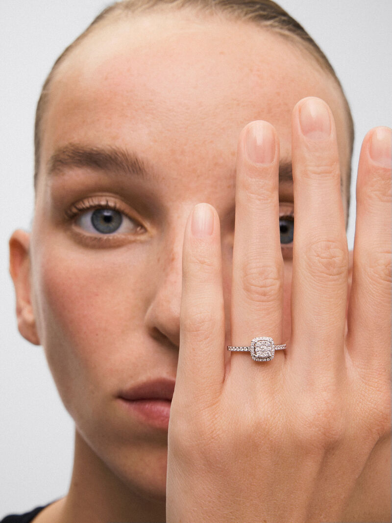 18K white gold ring with 43 brilliant-cut diamonds with a total of 0.31 cts image number 3
