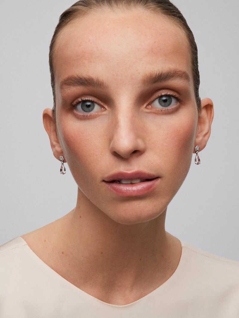 18K white gold earrings with 2 pear-cut morganites with a total of 2.42 cts and 16 brilliant-cut diamonds with a total of 0.37 cts image number 1