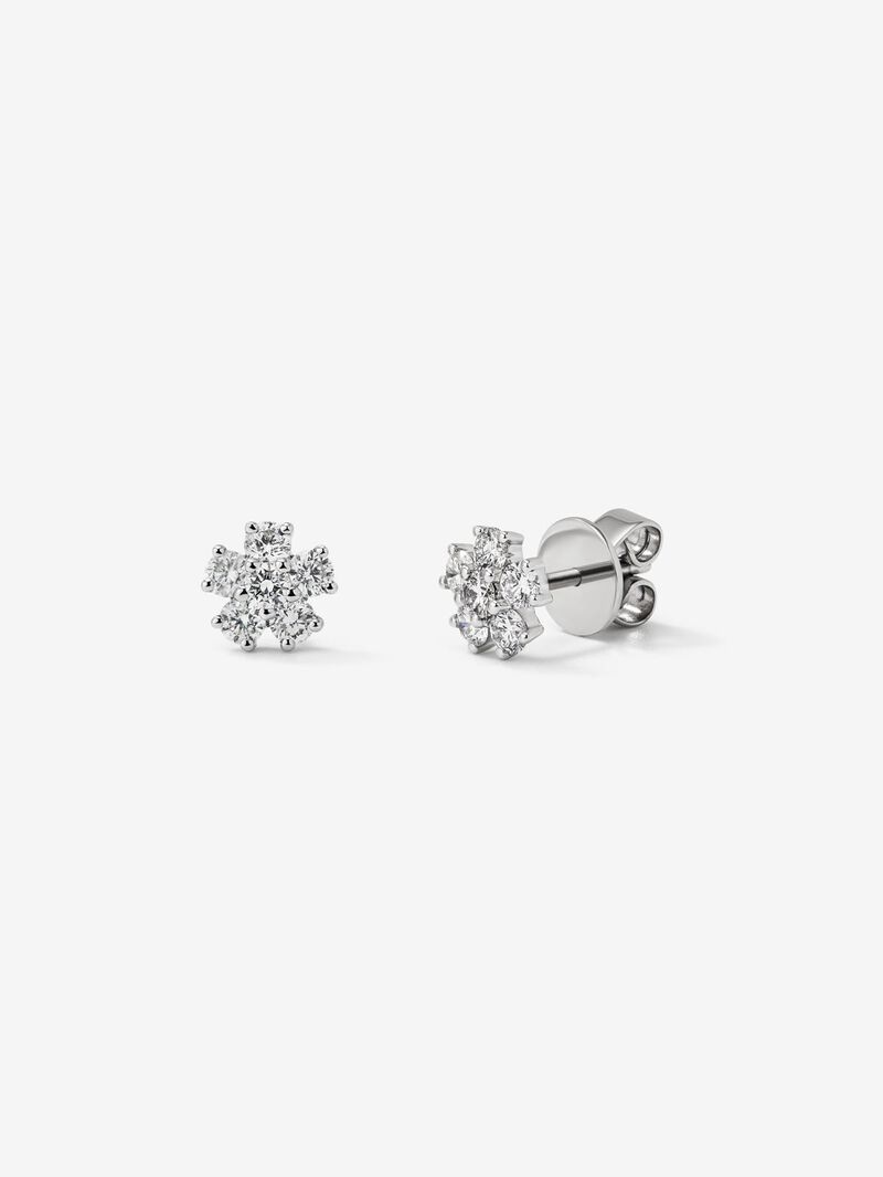 18k white gold earrings with diamonds totaling 0,6 cts image number 0