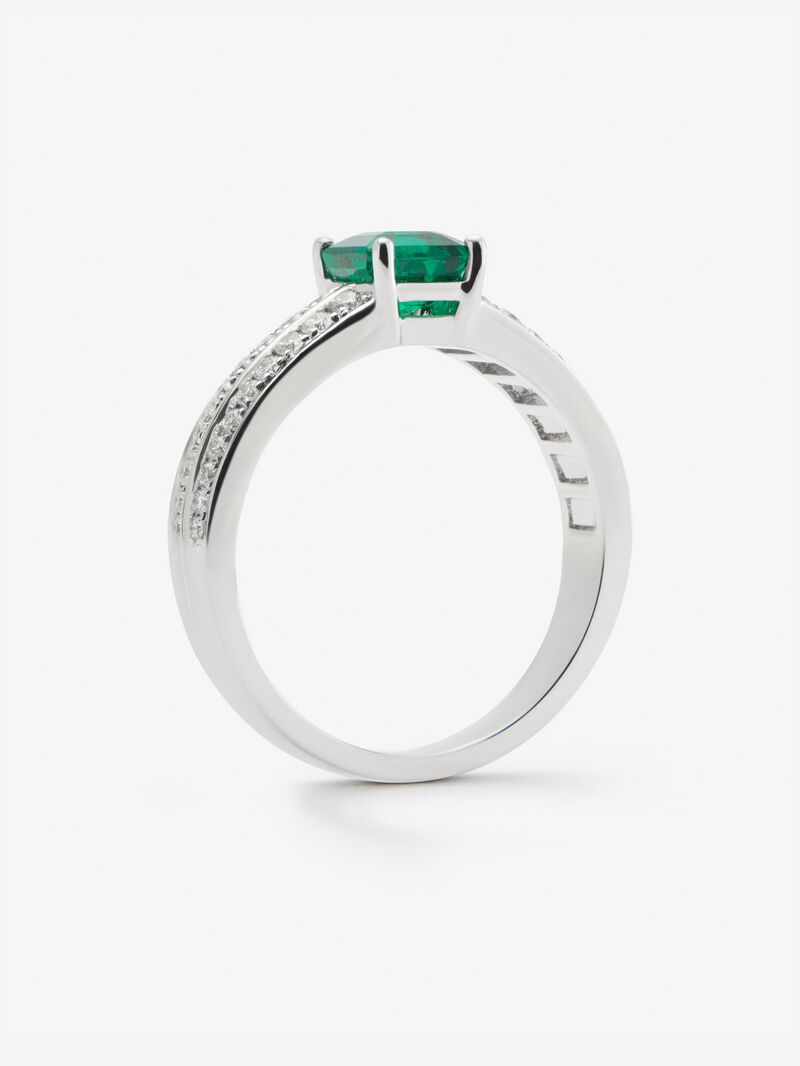 18K white gold ring with octagonal cut emerald of 0.79 cts and 40 brilliant cut diamonds with a total of 0.29 cts image number 3