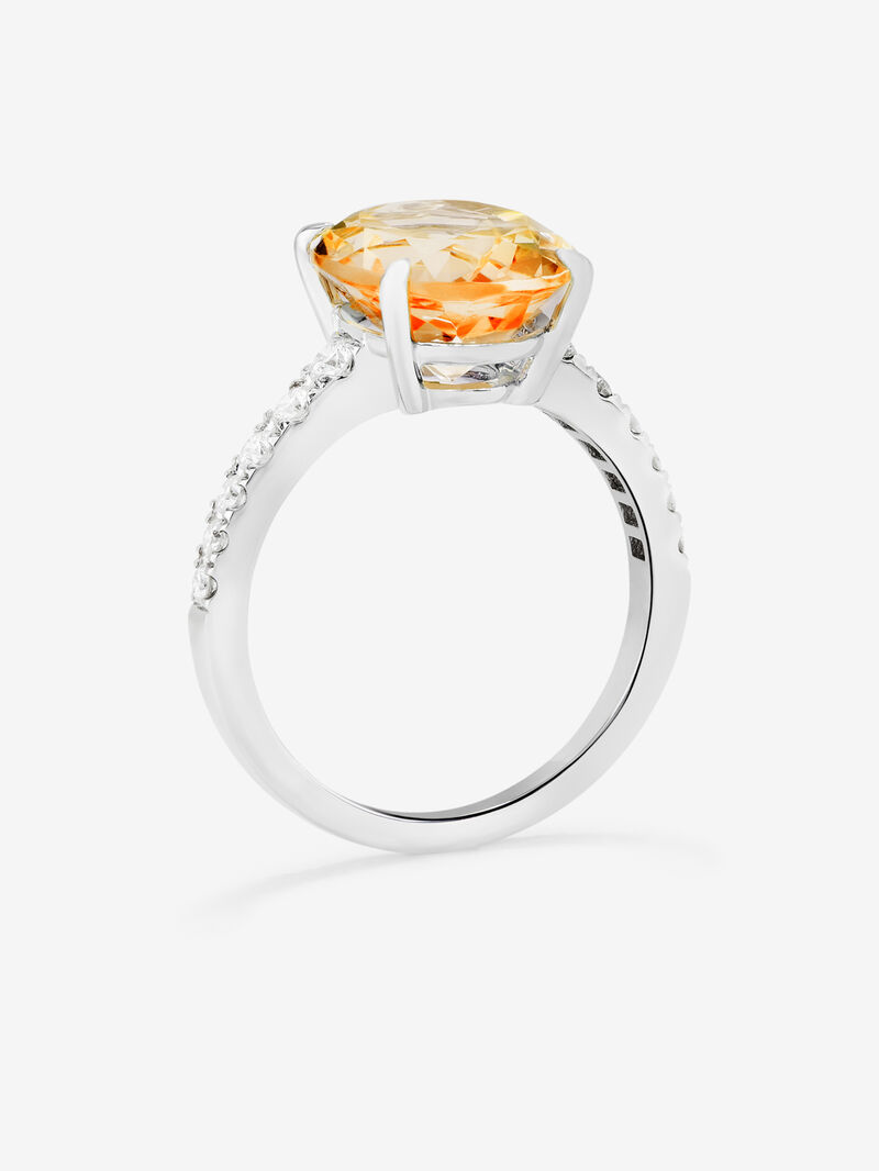 18K white gold solitaire ring with oval-cut citrine quartz of 4.4 cts and brilliant-cut diamonds of 0.29 cts image number 2